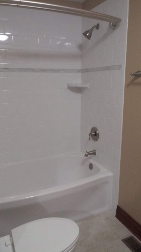 BATHROOM BLACKLICK OHIO WHITE TILE WITH ACCENT NEW TUB NEW HARDWARE